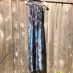 Sleeveless maxi dress